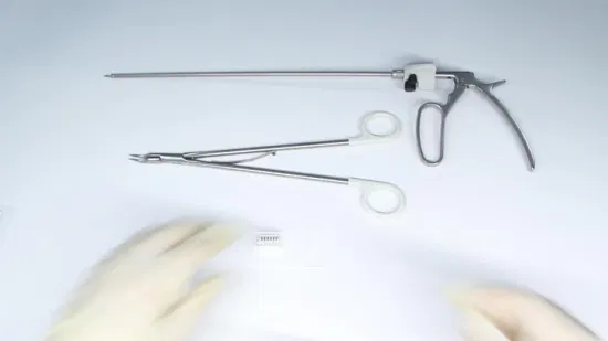 Strumento laparoscopico con clip per legatura Hemolok riutilizzabile per applicatore di clip